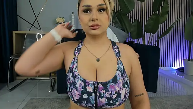 CurvyyVanessa online show from 03.28.26