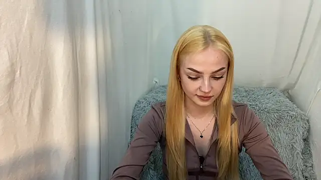 EvaKapnist online show from 04.13.26