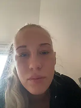 Snapshot of LeniMaria chatting on 03.21.26 LeniMaria online show from 03.21.26