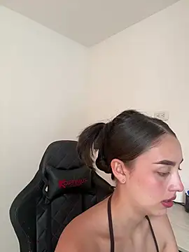 Snapshot of Lauren_Storm chatting on 08.06.26 Lauren Storm online show from 08.06.26
