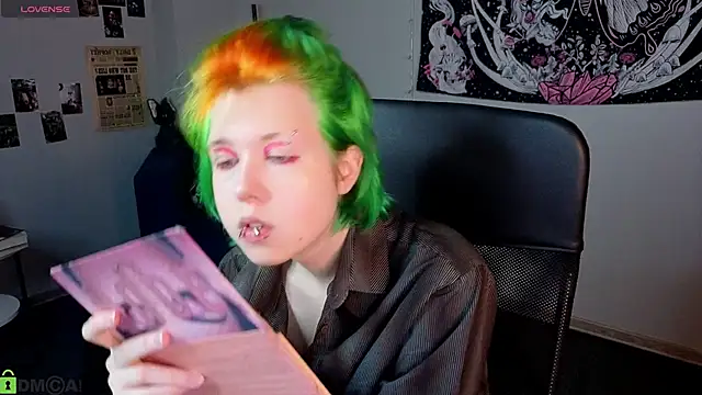 Snapshot of LittleKittenStar chatting on 05.15.26 LittleKittenStar online show from 05.15.26