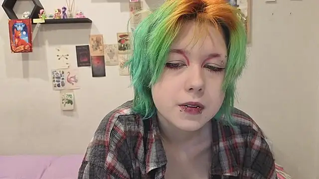 Snapshot of LittleKittenStar chatting on 05.31.26 LittleKittenStar online show from 05.31.26