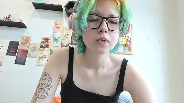Snapshot of LittleKittenStar chatting on 06.08.26 LittleKittenStar online show from 06.08.26