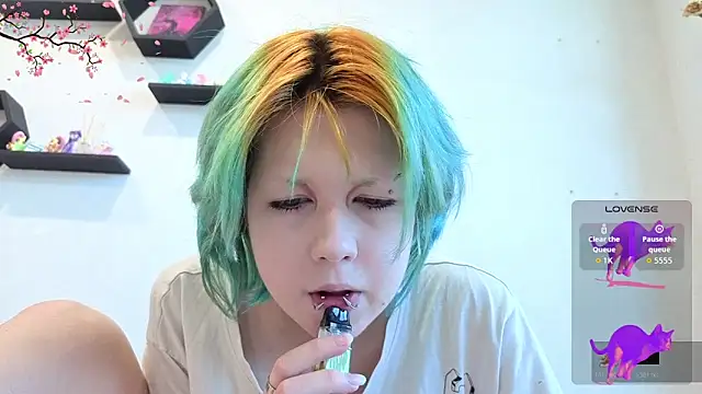 Snapshot of LittleKittenStar chatting on 06.17.26 LittleKittenStar online show from 06.17.26