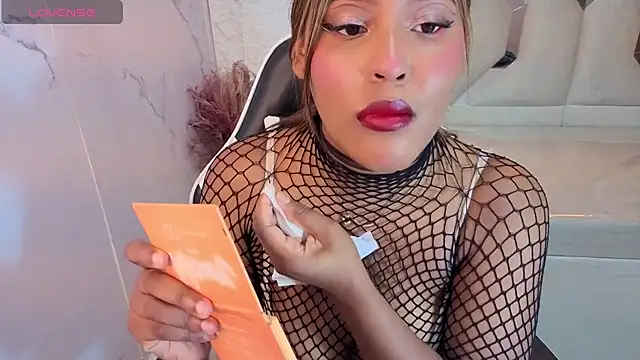 Snapshot of naomitp chatting on 05.19.26 naomitp online show from 05.19.26