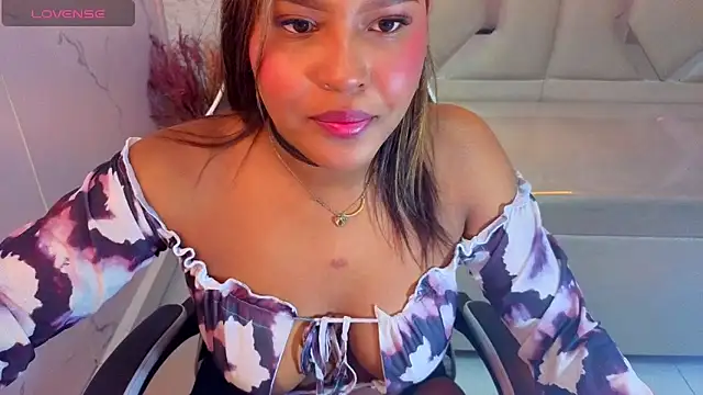 Snapshot of naomitp chatting on 06.05.26 naomitp online show from 06.05.26