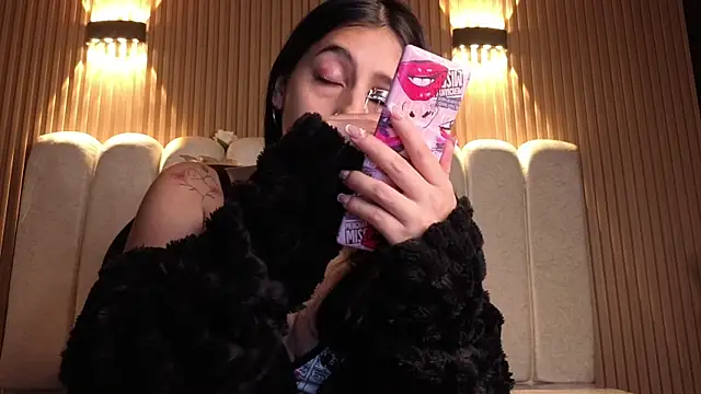 Snapshot of Melannyy_V chatting on 03.20.26 Melannyy V online show from 03.20.26