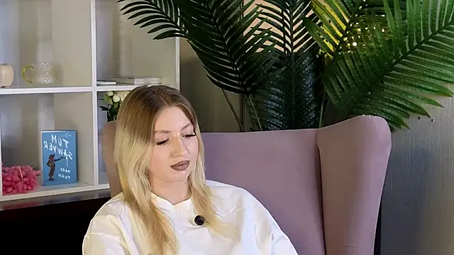 Snapshot of ShuLievens chatting on 03.20.26 ShuLievens online show from 03.20.26