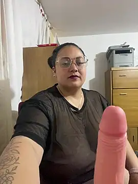 Snapshot of AvaRyd chatting on 05.23.26 AvaRyd online show from 05.23.26