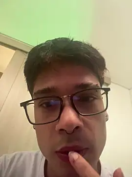 Snapshot of ronald_maximo19 chatting on 03.20.26 ronald maximo19 online show from 03.20.26