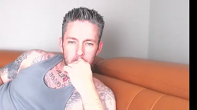 Snapshot of SkylarrGrey chatting on 04.02.26 SkylarrGrey online show from 04.02.26