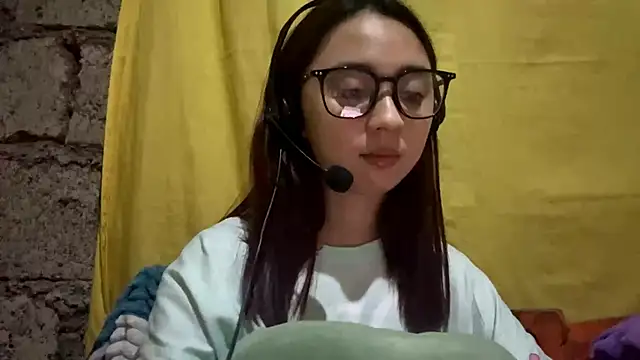 Snapshot of LenoraLacassagne chatting on 03.22.26 LenoraLacassagne online show from 03.22.26