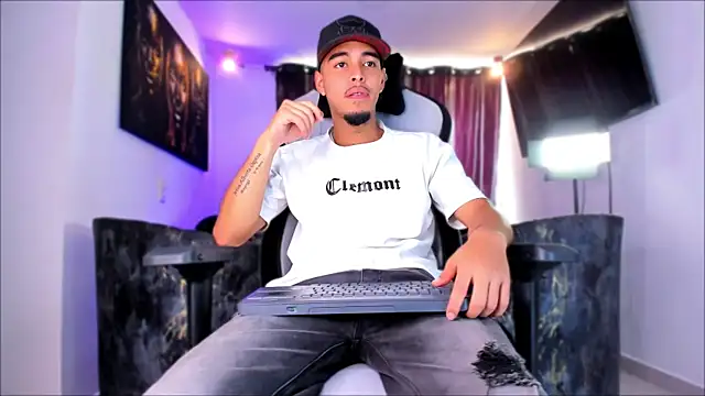 Snapshot of victor_ospina chatting on 03.19.26 victor ospina online show from 03.19.26