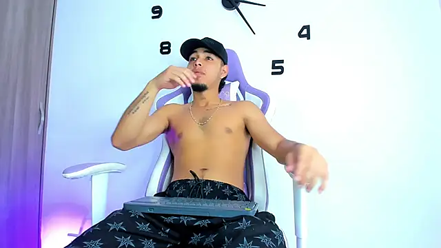 Snapshot of victor_ospina chatting on 03.25.26 victor ospina online show from 03.25.26