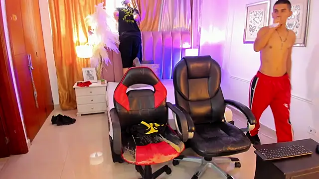 Snapshot of your_d0ll1 chatting on 08.03.26 your d0ll1 online show from 08.03.26
