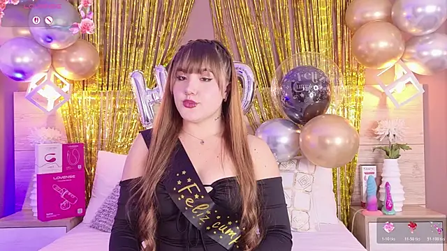 Snapshot of ElenaGilbertAdams chatting on 07.24.26 ElenaGilbertAdams online show from 07.24.26