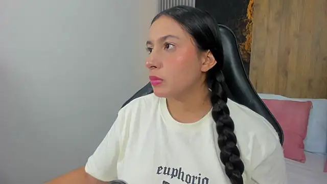 kira relish online show from 05.08.26