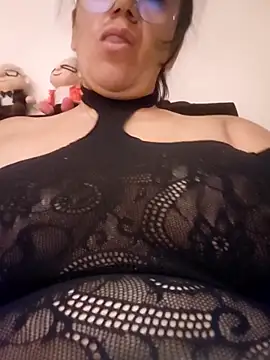 Snapshot of Mielx chatting on 03.30.26 Mielx online show from 03.30.26