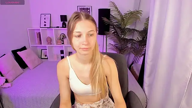 LauraPurr online show from 06.09.26