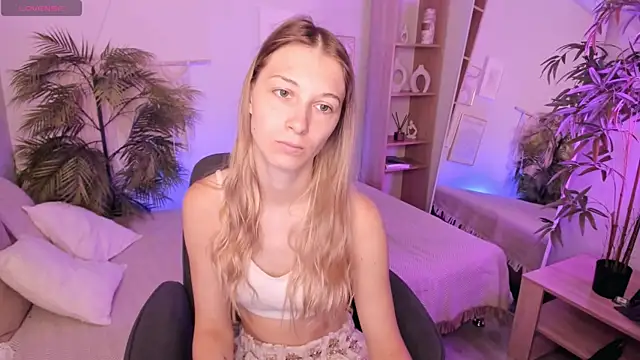 LauraPurr online show from 06.13.26