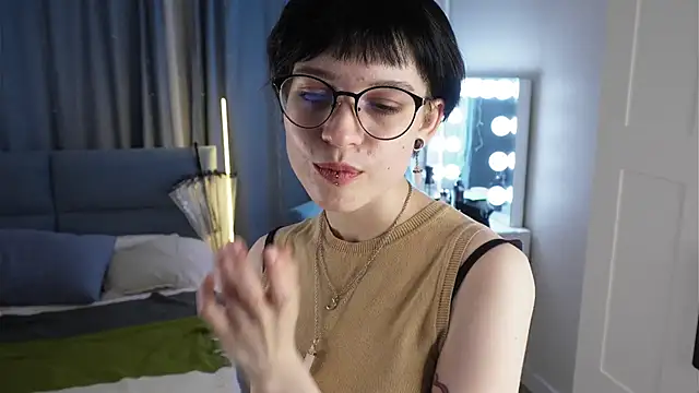 Snapshot of RubieNibbs chatting on 03.28.26 RubieNibbs online show from 03.28.26