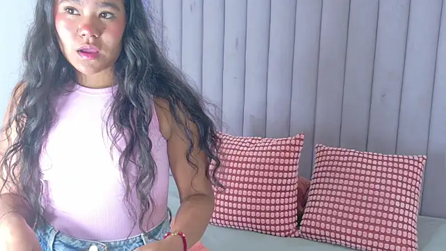 Snapshot of AhslyEvans__ chatting on 06.19.26 AhslyEvans online show from 06.19.26