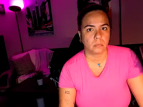 Snapshot of HannaJonns chatting on 03.30.26 HannaJonns online show from 03.30.26