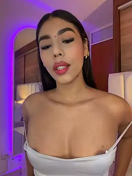 Snapshot of Rossie_Blooms chatting on 06.12.26 Rossie Blooms online show from 06.12.26