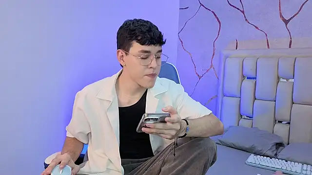 Snapshot of Tom_Parker_ chatting on 03.21.26 Tom Parker online show from 03.21.26