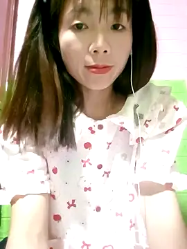 AmyLinee01 online show from 04.30.26