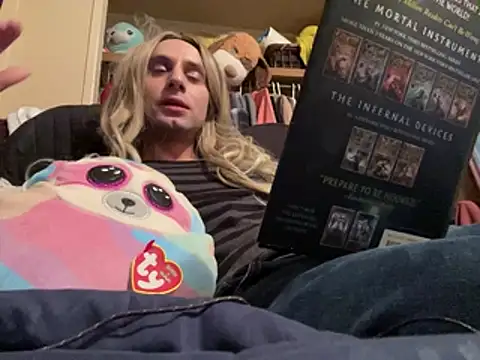 AlexAndriaStrips online show from 04.12.26