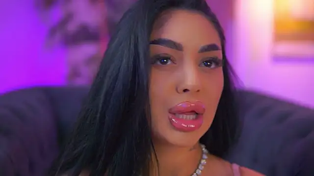 LatinaMorene online show from 04.18.26