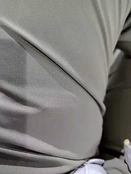 Snapshot of roselover2222 chatting on 04.05.26 roselover2222 online show from 04.05.26