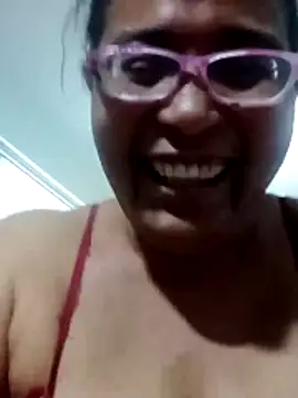 Snapshot of sexymomsn chatting on 05.29.26 sexymomsn online show from 05.29.26