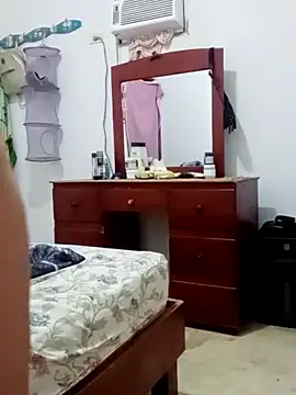 Snapshot of sexymomsn chatting on 06.18.26 sexymomsn online show from 06.18.26
