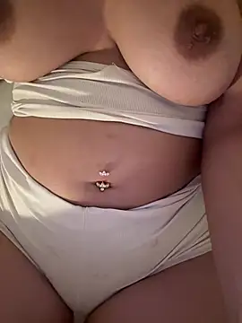 Snapshot of Isabellaoffx chatting on 04.19.26 Isabellaoffx online show from 04.19.26