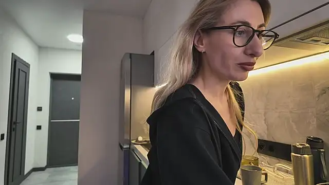 HEY KITSUNKA online show from 04.06.26