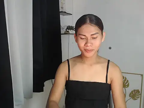 Snapshot of Zain_Moore chatting on 04.17.26 Zain Moore online show from 04.17.26