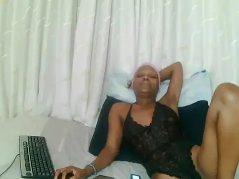 Snapshot of SexySlimMelanin7 chatting on 04.05.26 SexySlimMelanin7 online show from 04.05.26