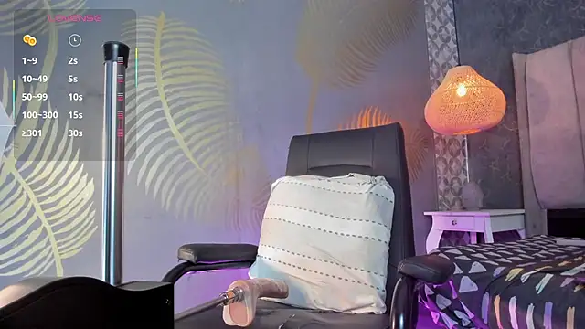 Divaluna  online show from 04.24.26