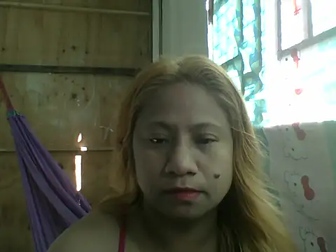 PinayChristine online show from 04.04.26