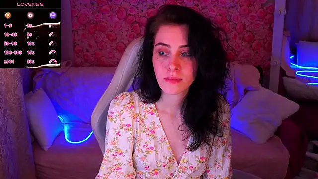 Snapshot of CurleyBlueEyes chatting on 03.24.26 CurleyBlueEyes online show from 03.24.26