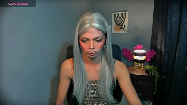 Snapshot of xEllaineCumsLotx chatting on 03.25.26 xEllaineCumsLotx online show from 03.25.26