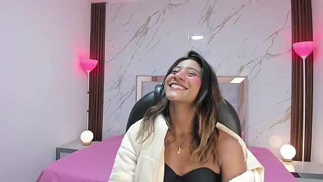 Snapshot of EsperanzaMora chatting on 04.18.26 EsperanzaMora online show from 04.18.26
