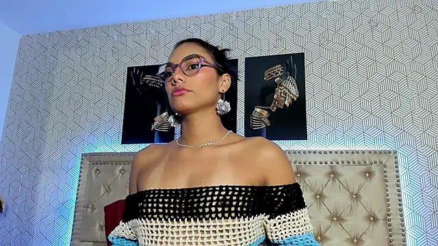 ValeAlvarez  online show from 04.19.26