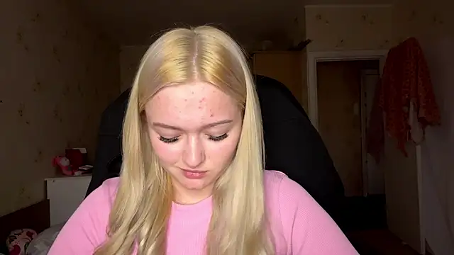 Sophia Blonde online show from 04.02.26