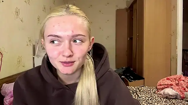 Sophia Blonde online show from 04.10.26