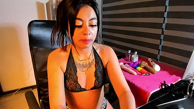 Snapshot of CharlotePetite_ chatting on 06.21.26 CharlotePetite online show from 06.21.26