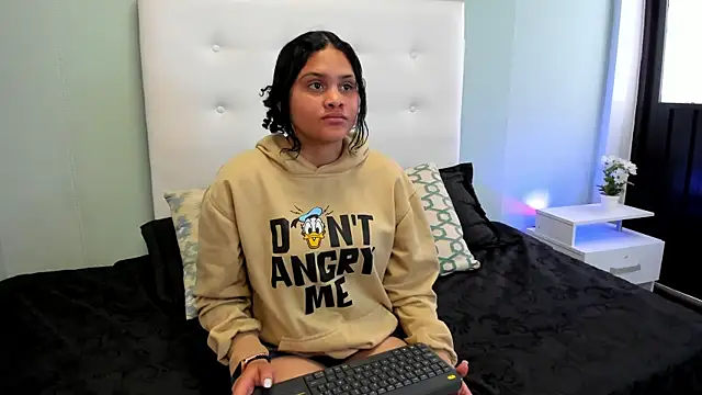 ZoeRiveers online show from 03.26.26