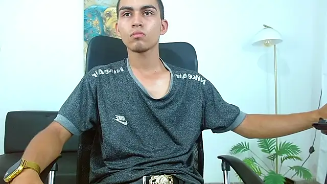 Snapshot of lucass_18 chatting on 03.26.26 lucass 18 online show from 03.26.26